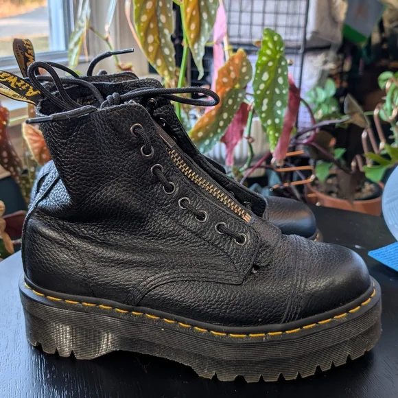 Dr. Martens Sinclair Boots Size 10 - Picture 3 of 5